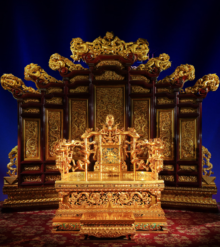 《故宮皇極殿乾隆皇帝金漆蟠龍寶座》